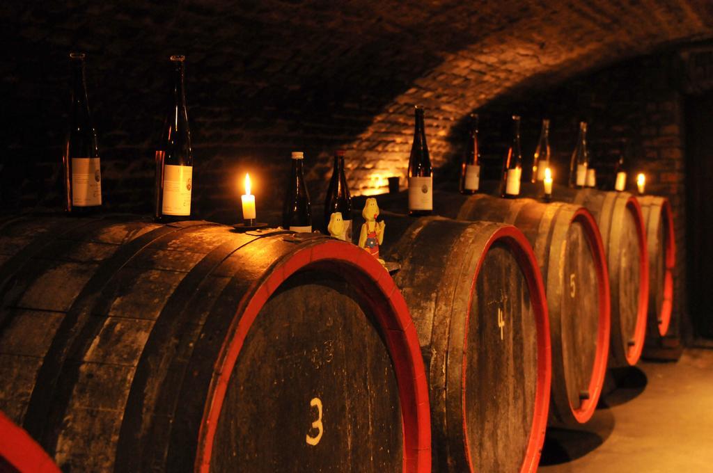 Gasthaus Weingut Stahl โอเบอร์เวเซิล ภายนอก รูปภาพ