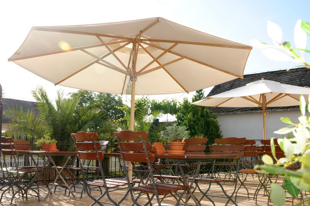 Gasthaus Weingut Stahl โอเบอร์เวเซิล ภายนอก รูปภาพ