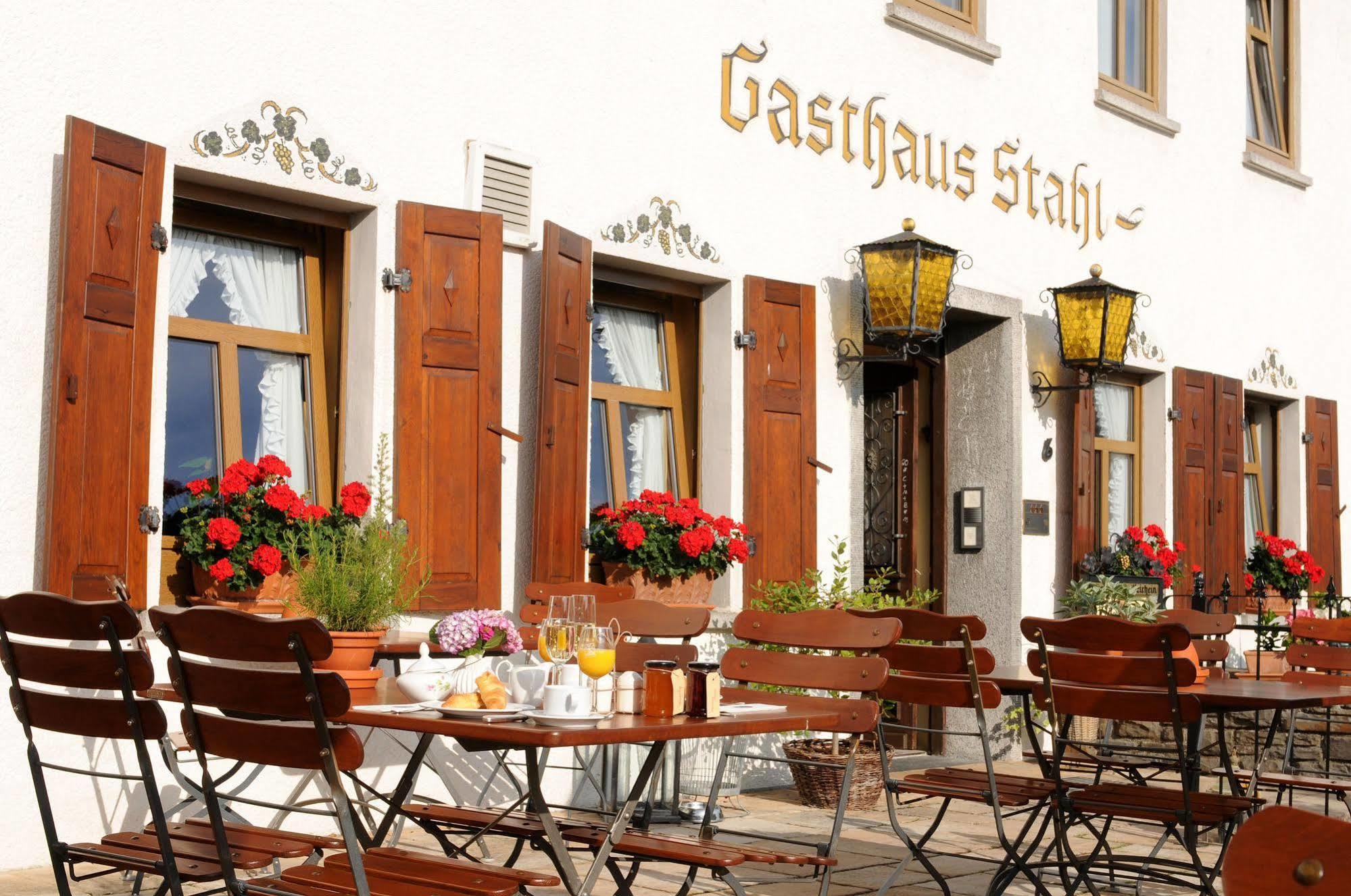 Gasthaus Weingut Stahl โอเบอร์เวเซิล ภายนอก รูปภาพ